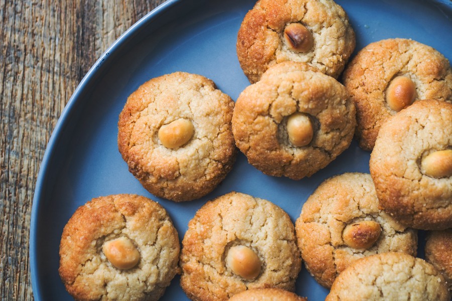 Macadamia Shortbread Cookies with Almond Meal