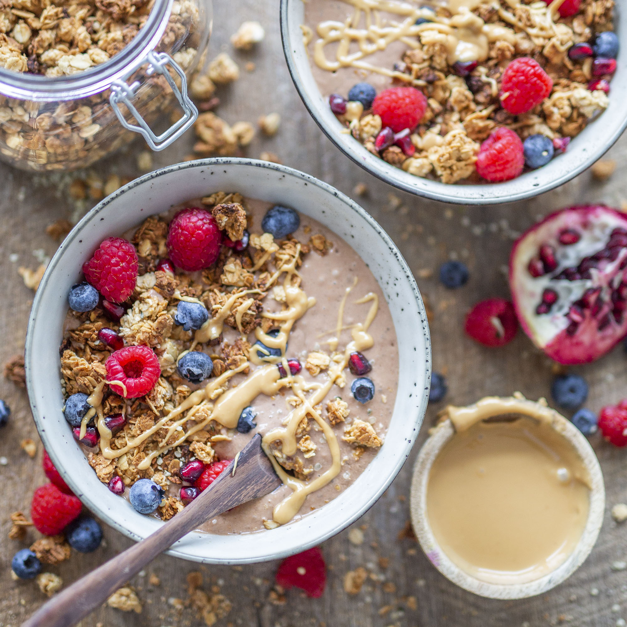 Quick & Easy Vegan Peanut Butter Granola ( only 5 ingredients)
